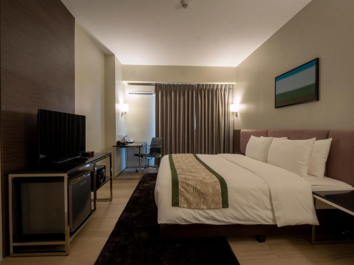 Sequoia Hotel Manila Bay Paranaque City Экстерьер фото