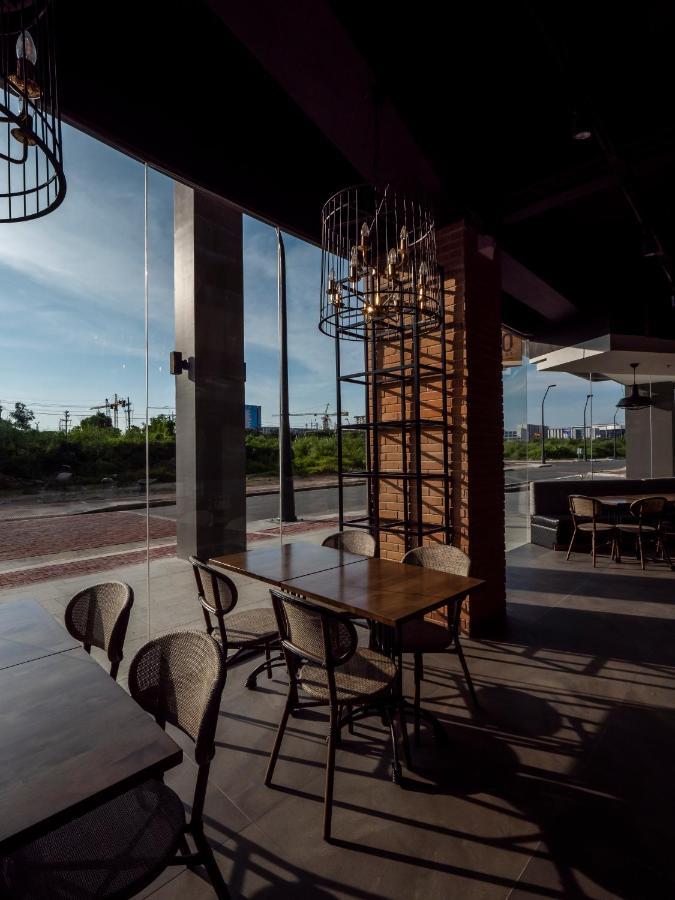 Sequoia Hotel Manila Bay Paranaque City Экстерьер фото